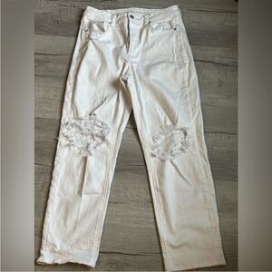 White MOM JEANS 
AMERICAN EAGLE